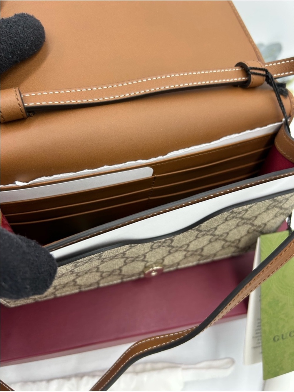 Women's Gucci Beige GG Supreme Crossbody wallet in a strap . NWT - Picture 10 of 15